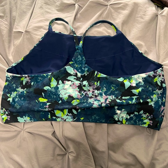 Old Navy Active bra top/cropped workout top with deep blue/green floral print. - Picture 3 of 3